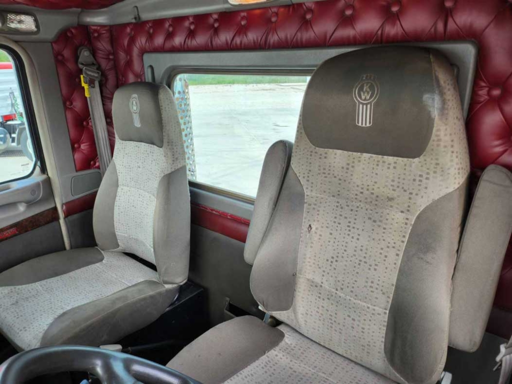 https://www.ohiotrucks.com/wp-content/uploads/kenworth-day-cab-interior-1024x768.jpg?utm_source=chatgpt.com
